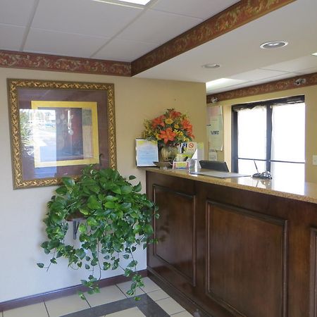 Knights Inn Нюпорт Екстериор снимка